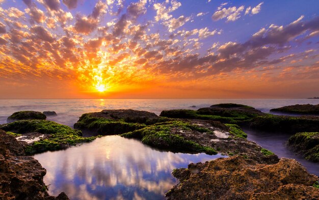 Foto vista panoramica del mare contro il cielo durante il tramonto