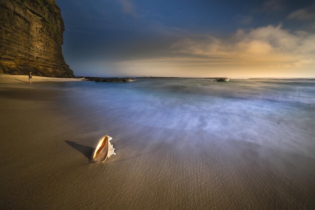 Photo scenic view of sea against sky during sunset