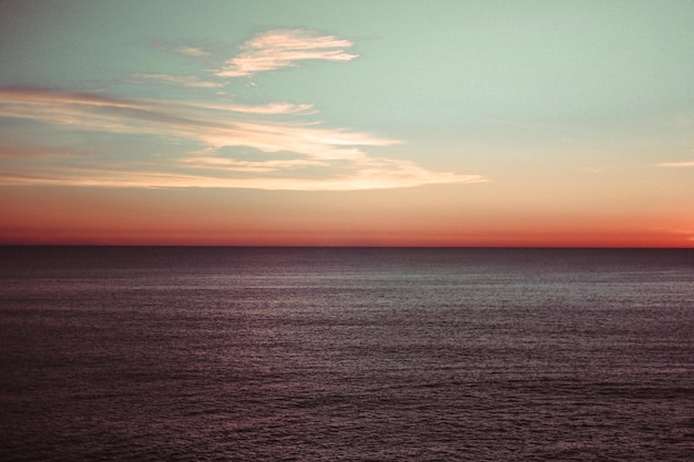 Photo scenic view of sea against sky during sunset