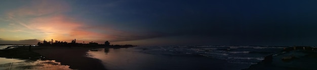 Foto vista panoramica del mare contro il cielo durante il tramonto