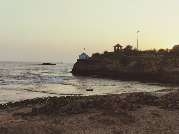 Photo scenic view of sea against sky during sunset