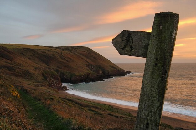 Photo scenic view of sea against sky during sunset