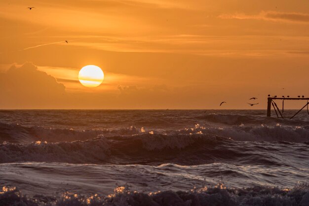 Foto vista panoramica del mare contro il cielo durante il tramonto