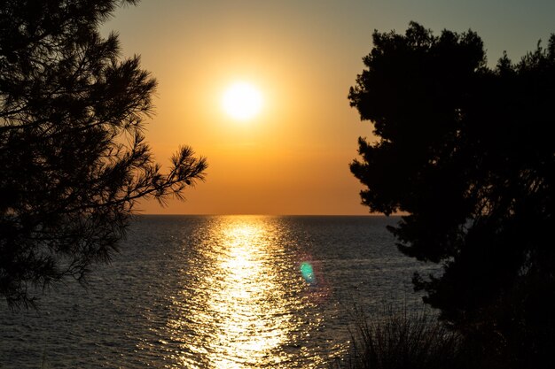 Photo scenic view of sea against sky during sunset