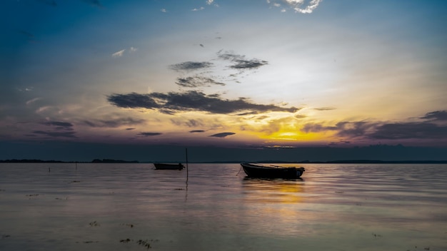 Foto vista panoramica del mare contro il cielo durante il tramonto