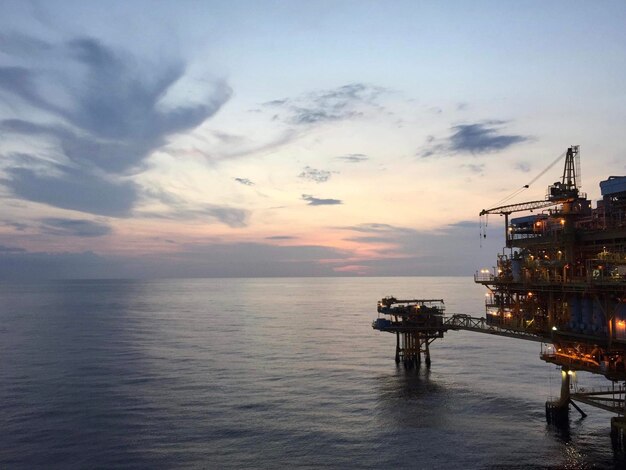 Foto vista panoramica del mare contro il cielo durante il tramonto