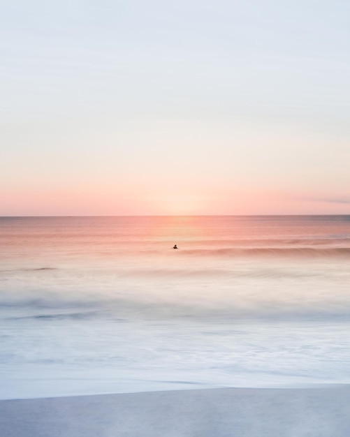 Photo scenic view of sea against sky during sunset