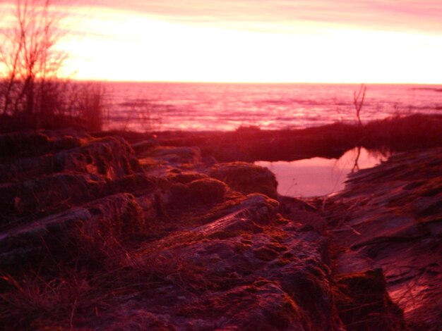 Photo scenic view of sea against sky during sunset