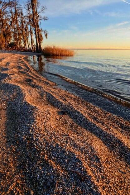 Photo scenic view of sea against sky during sunset