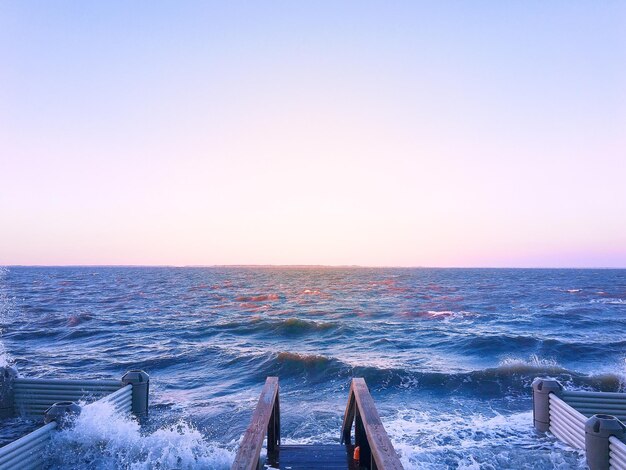 Photo scenic view of sea against sky during sunset