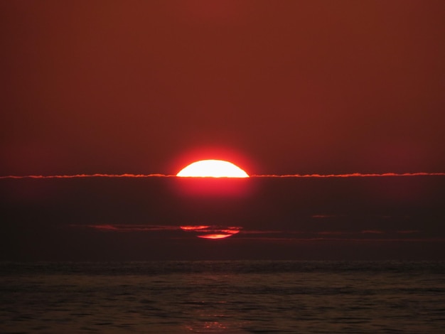 Foto vista panoramica del mare contro il cielo durante il tramonto