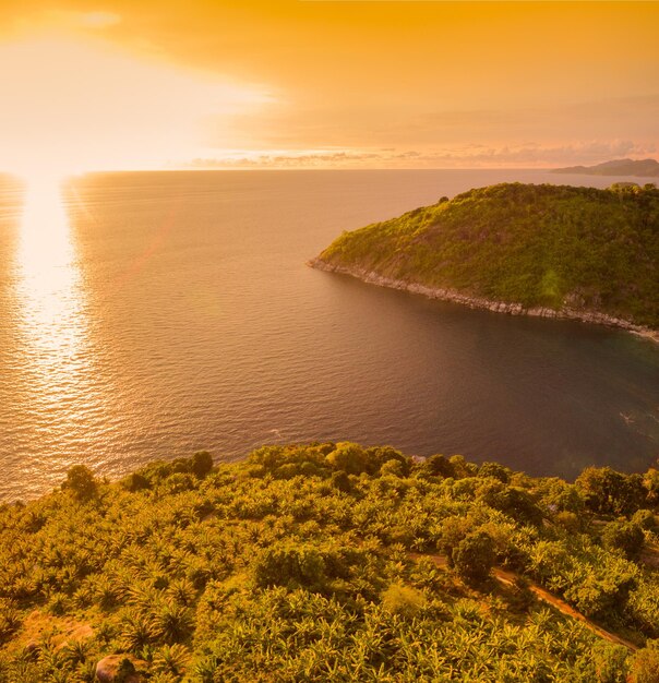 Photo scenic view of sea against sky during sunset