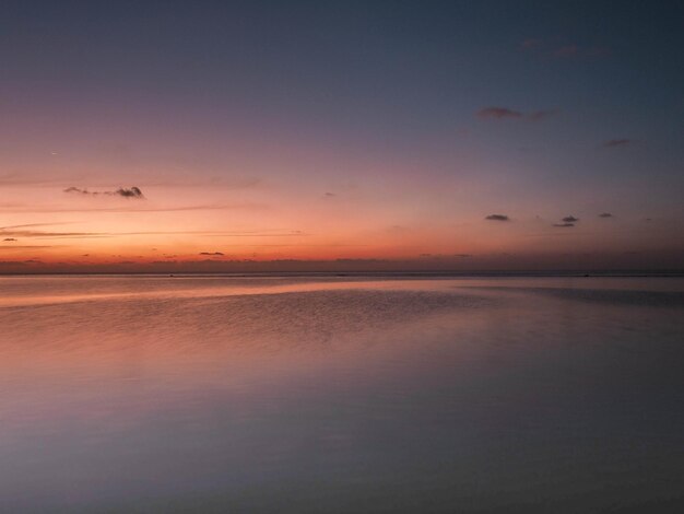 Foto vista panoramica del mare contro il cielo durante il tramonto