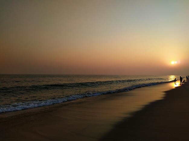 Foto vista panoramica del mare contro il cielo durante il tramonto