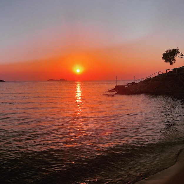 Foto vista panoramica del mare contro il cielo durante il tramonto