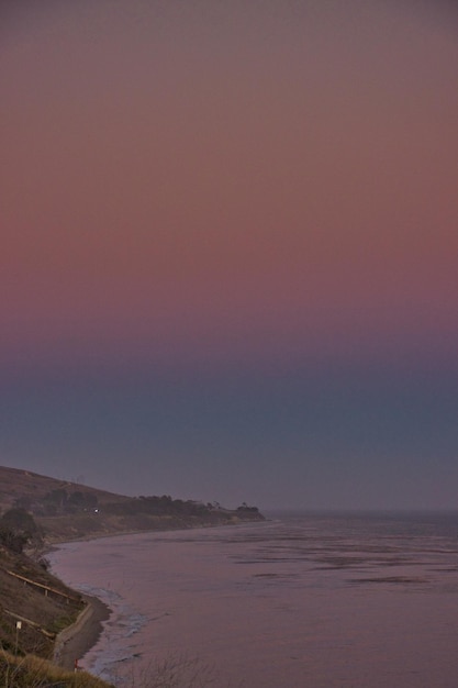 Photo scenic view of sea against sky during sunset