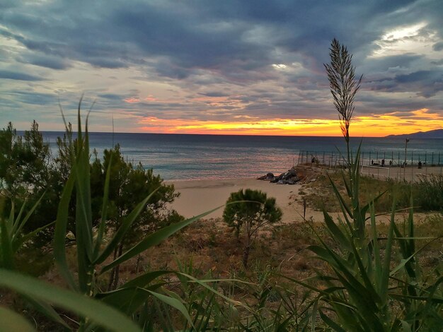 Foto vista panoramica del mare contro il cielo durante il tramonto