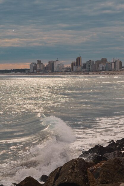 Photo scenic view of sea against sky during sunset