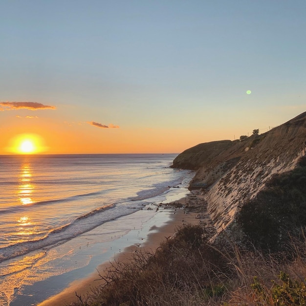 Foto vista panoramica del mare contro il cielo durante il tramonto