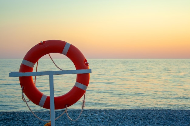 Photo scenic view of sea against sky during sunset