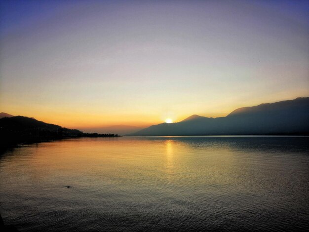 Foto vista panoramica del mare contro il cielo durante il tramonto