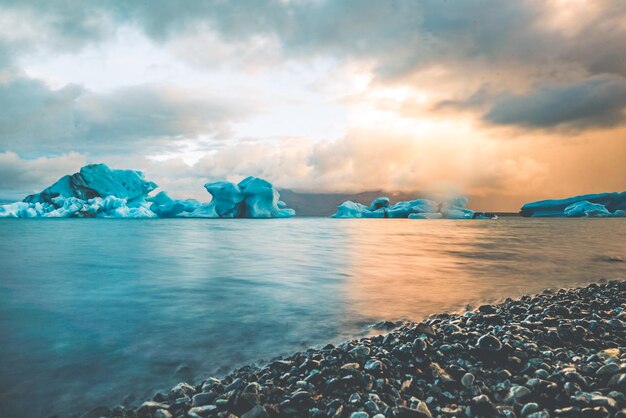 Photo scenic view of sea against sky during winter