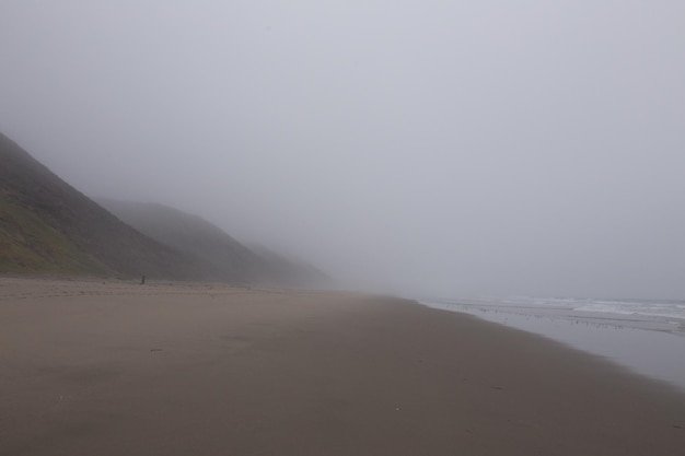 Photo scenic view of sea against sky during winter