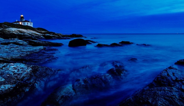 Foto vista panoramica del mare contro il cielo al crepuscolo