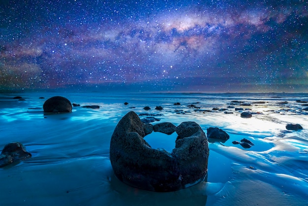 Foto vista panoramica del mare contro il cielo notturno