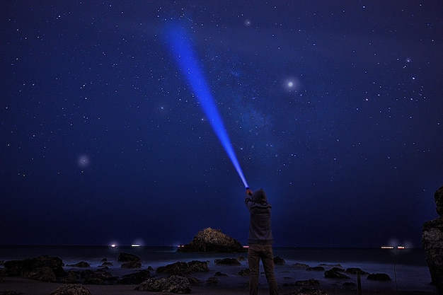 Foto vista panoramica del mare contro il cielo notturno