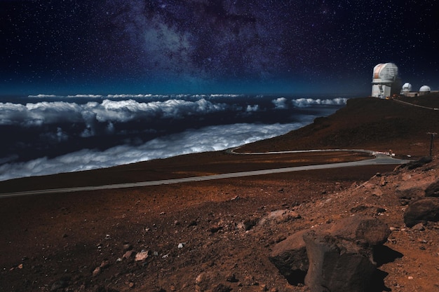 夜空の背景にある海の景色