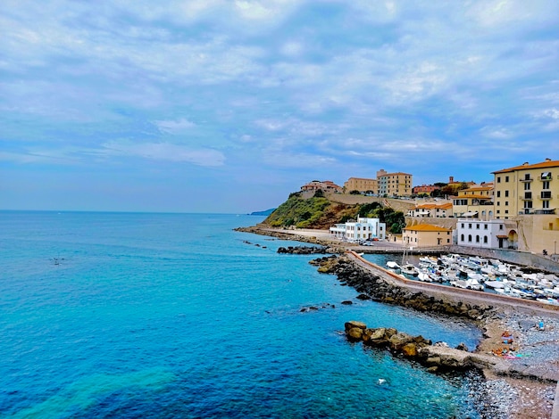 Photo scenic view of sea against sky in piombino italy