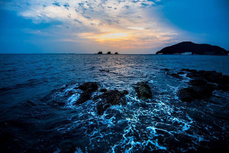 Photo scenic view of sea against sky at sunset