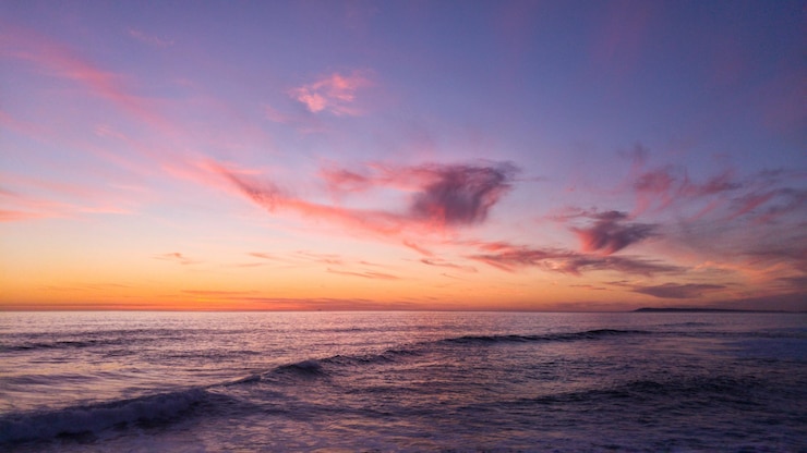 Photo 夕暮れ の 時 の 空 に 対し て の 海 の 景色