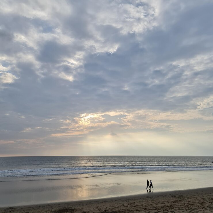 Photo 夕暮れ の 時 の 空 に 対し て の 海 の 景色