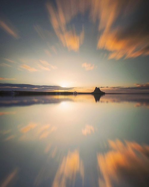 Photo scenic view of sea against sky at sunset