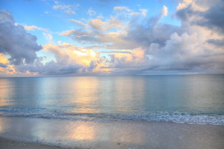Photo 夕暮れ の 時 の 空 に 対し て の 海 の 景色