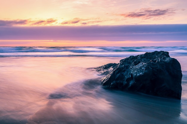 Foto la vista panoramica del mare contro il cielo al tramonto