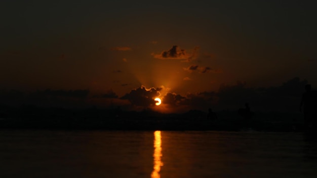 Foto vista panoramica del mare contro il cielo al tramonto