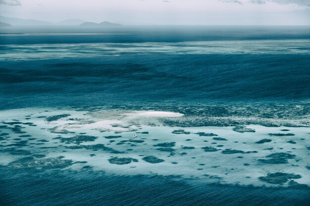 Vista panoramica del mare sul cielo