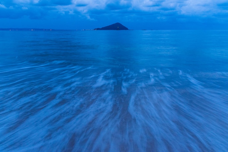 Photo 空に照らされた海の景色