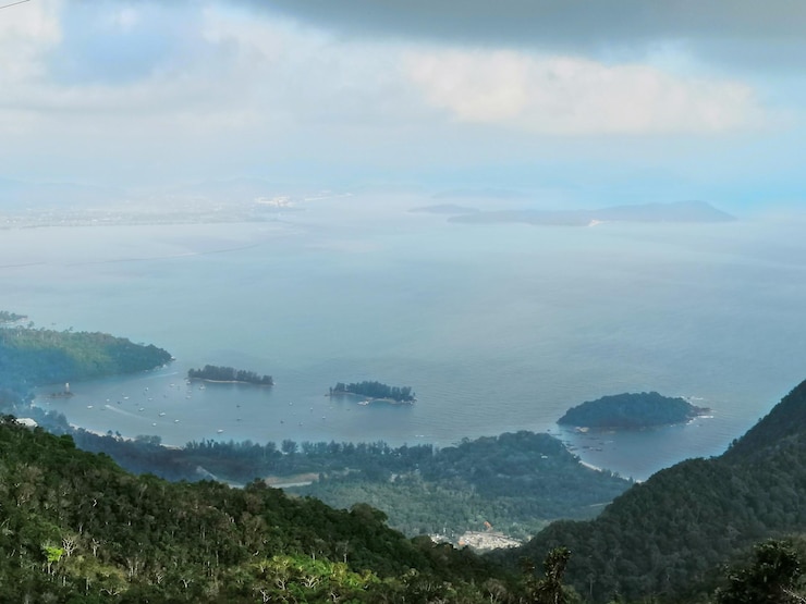 Photo 空に照らされた海の景色