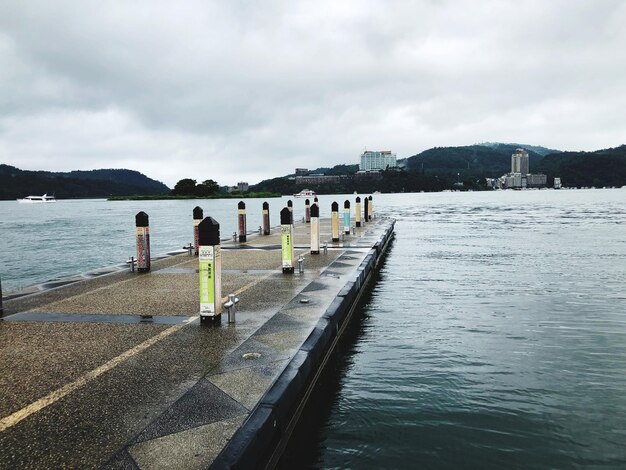 空に照らされた海の景色