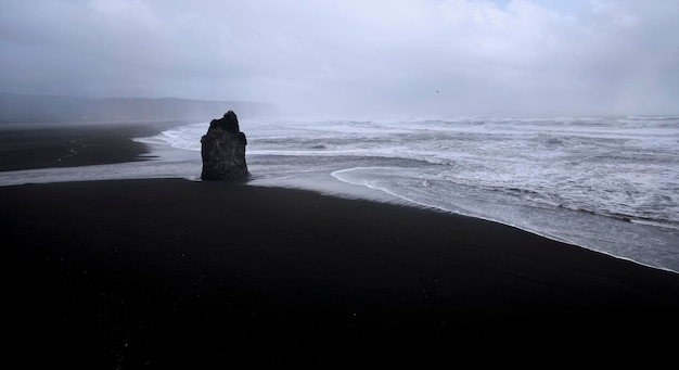 空に照らされた海の景色