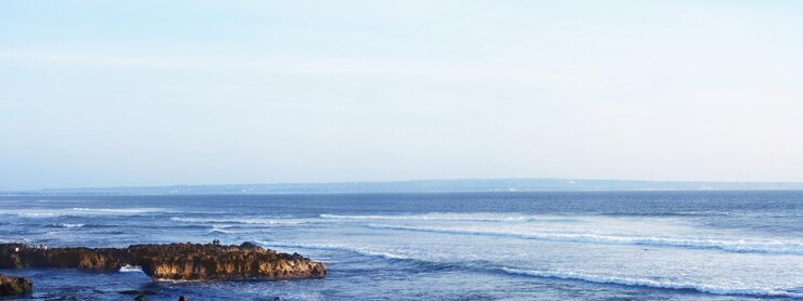 Photo 空に照らされた海の景色