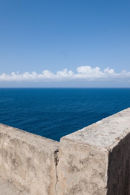 空に照らされた海の景色