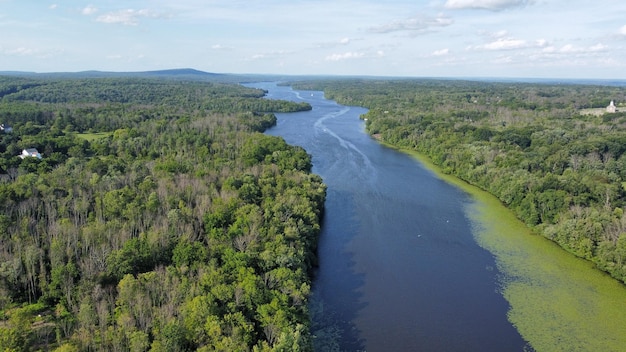 Красивый вид на море на фоне неба