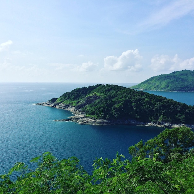 空に照らされた海の景色