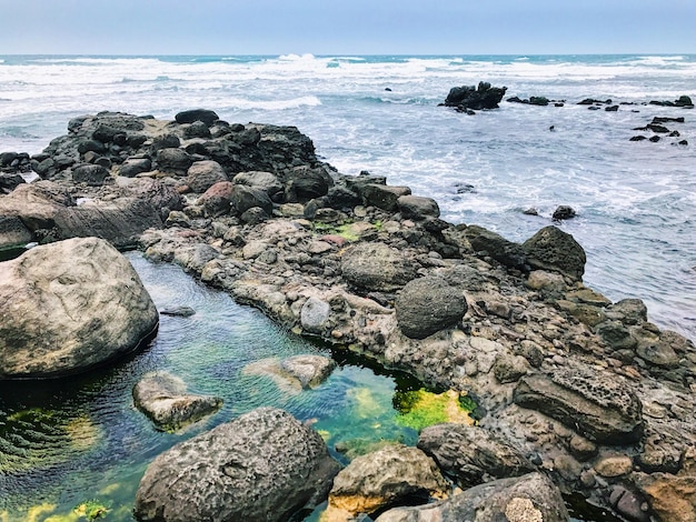 Красивый вид на море на фоне неба