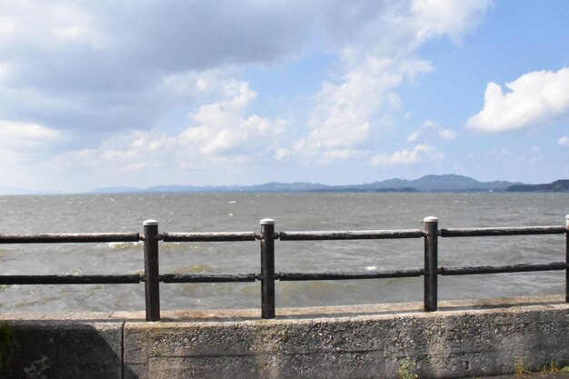 空に照らされた海の景色